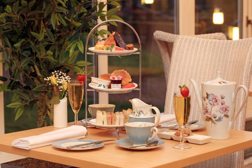 Hogs Back Hotel & Spa Nr Farnham Farnham  Εξωτερικό φωτογραφία